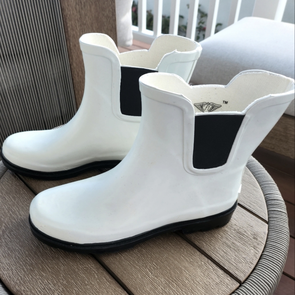 White low rainboots FY